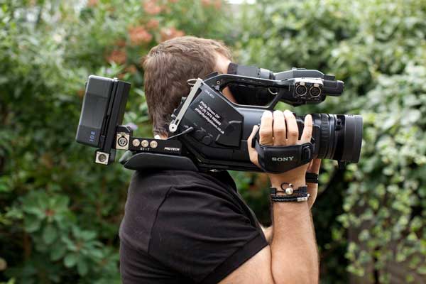 free film school shoulder position camera