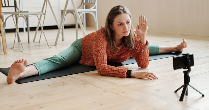 yoga vlogging smartphone
